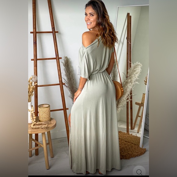 MainStrip Sage, Boat Neckline, Double Slit Maxi Dress. Will fit SZ Small & Med - Picture 16 of 16